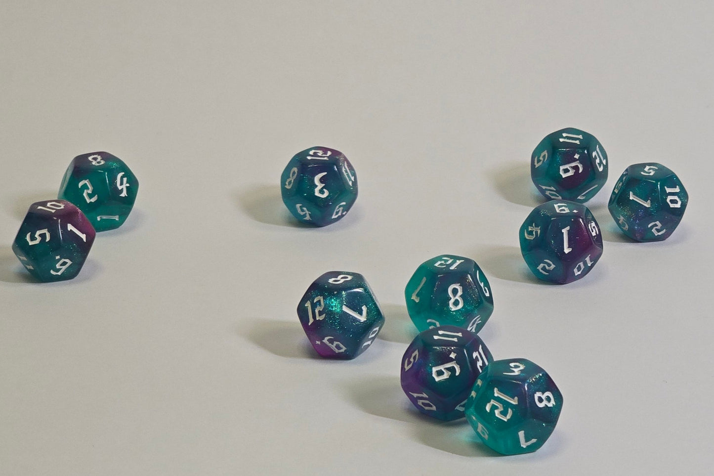 D12 Glitter Dice – Metallic Colors with Engraved Numbers