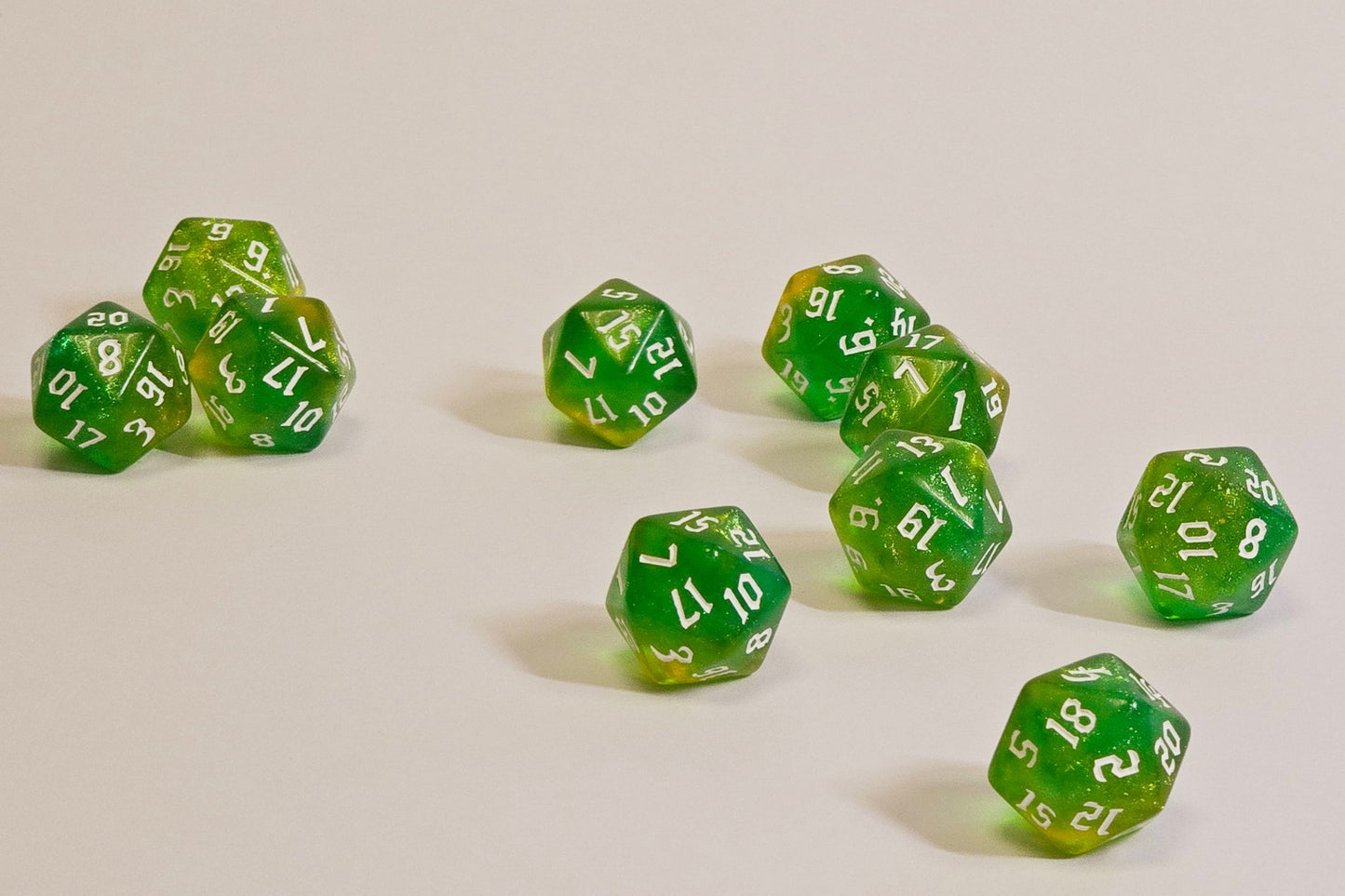 D20 Glitter Dice – Metallic Sparkle for Epic Rolls