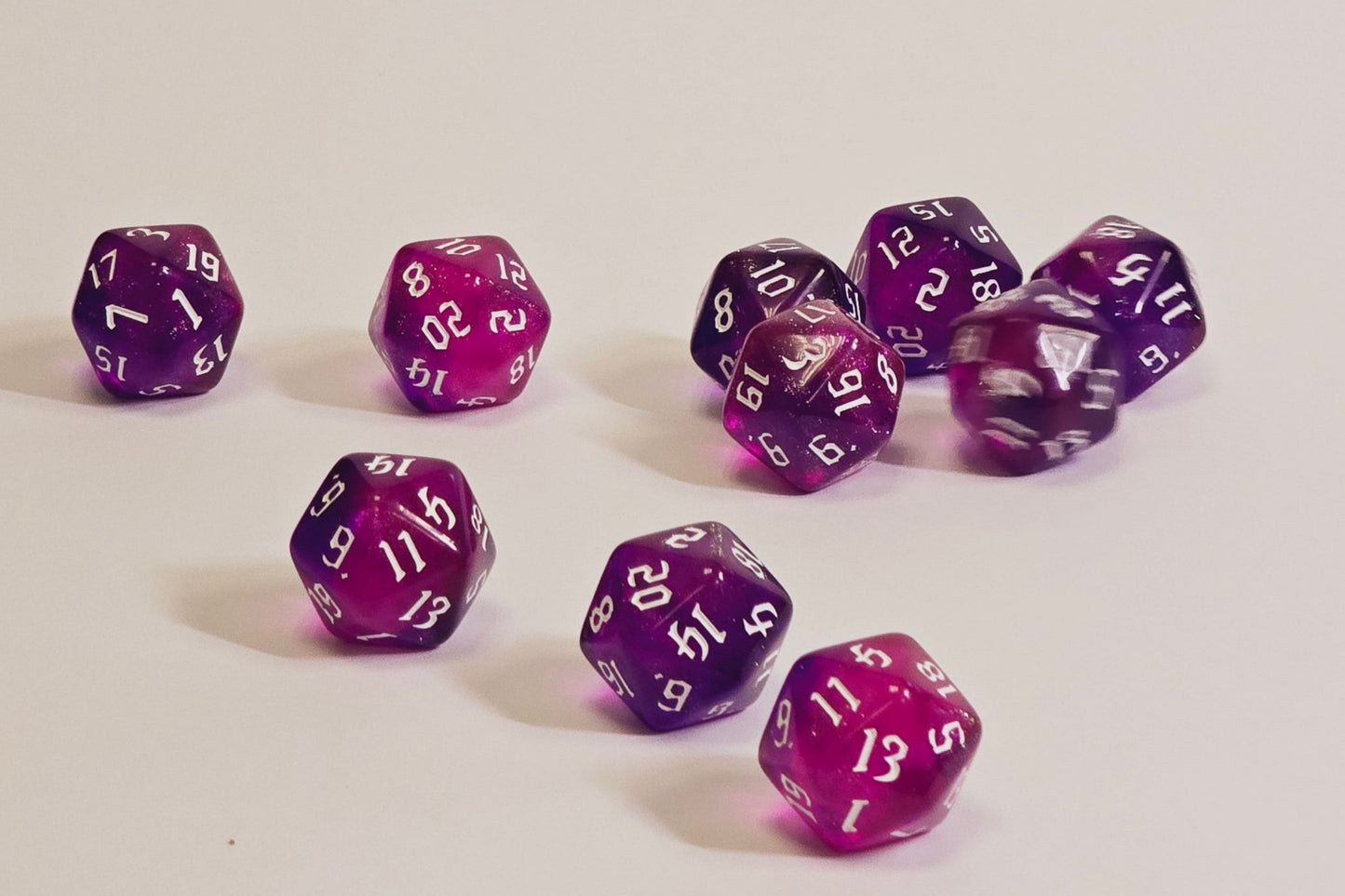 D20 Glitter Dice – Metallic Sparkle for Epic Rolls