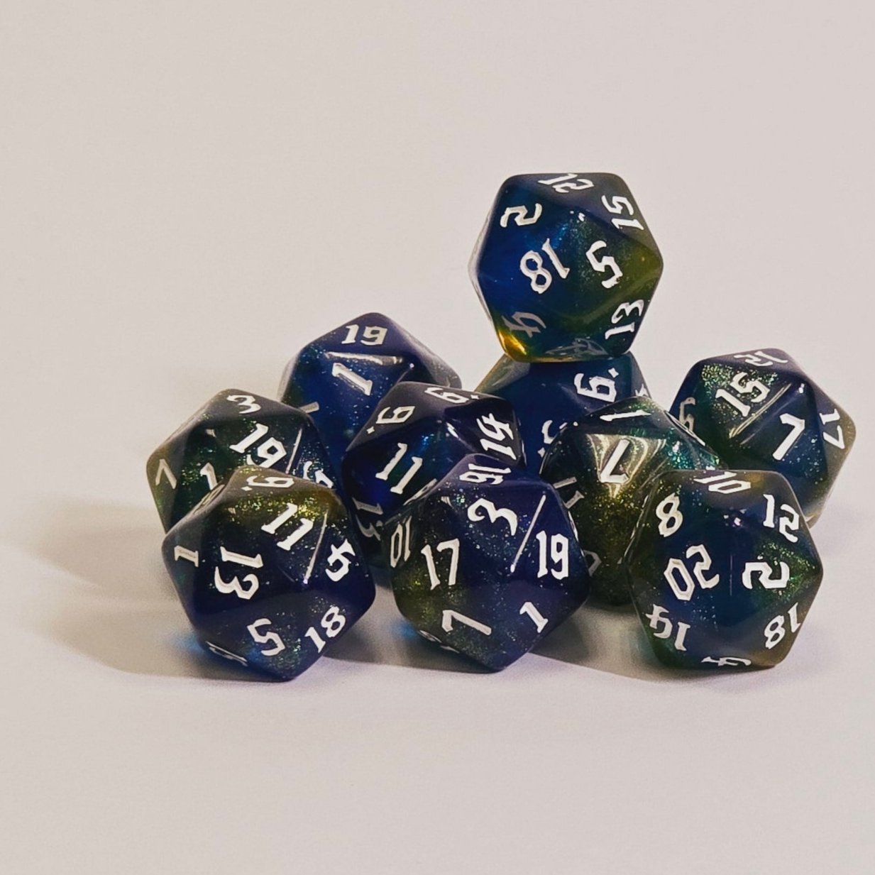D20 Glitter Dice – Metallic Sparkle for Epic Rolls